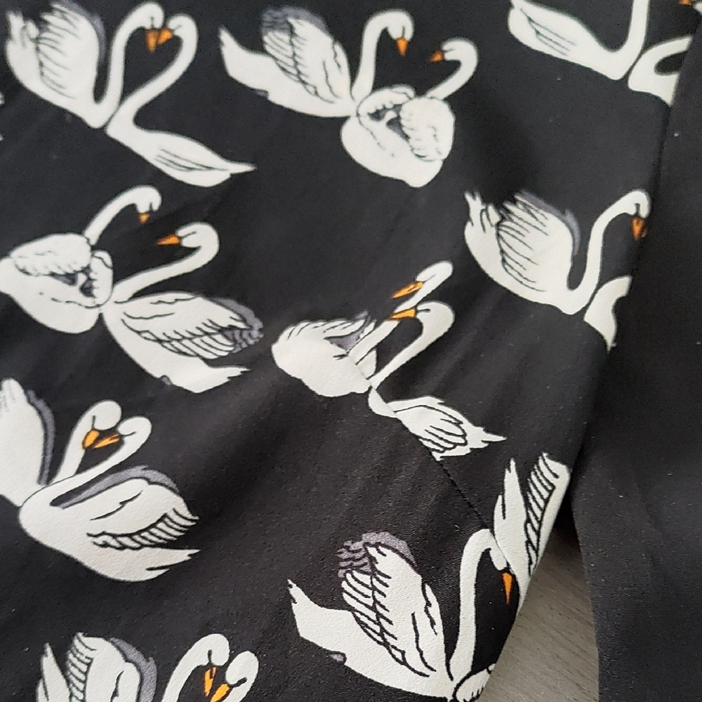 Yumi Black Top with Swan Design - Picture 7 of 8